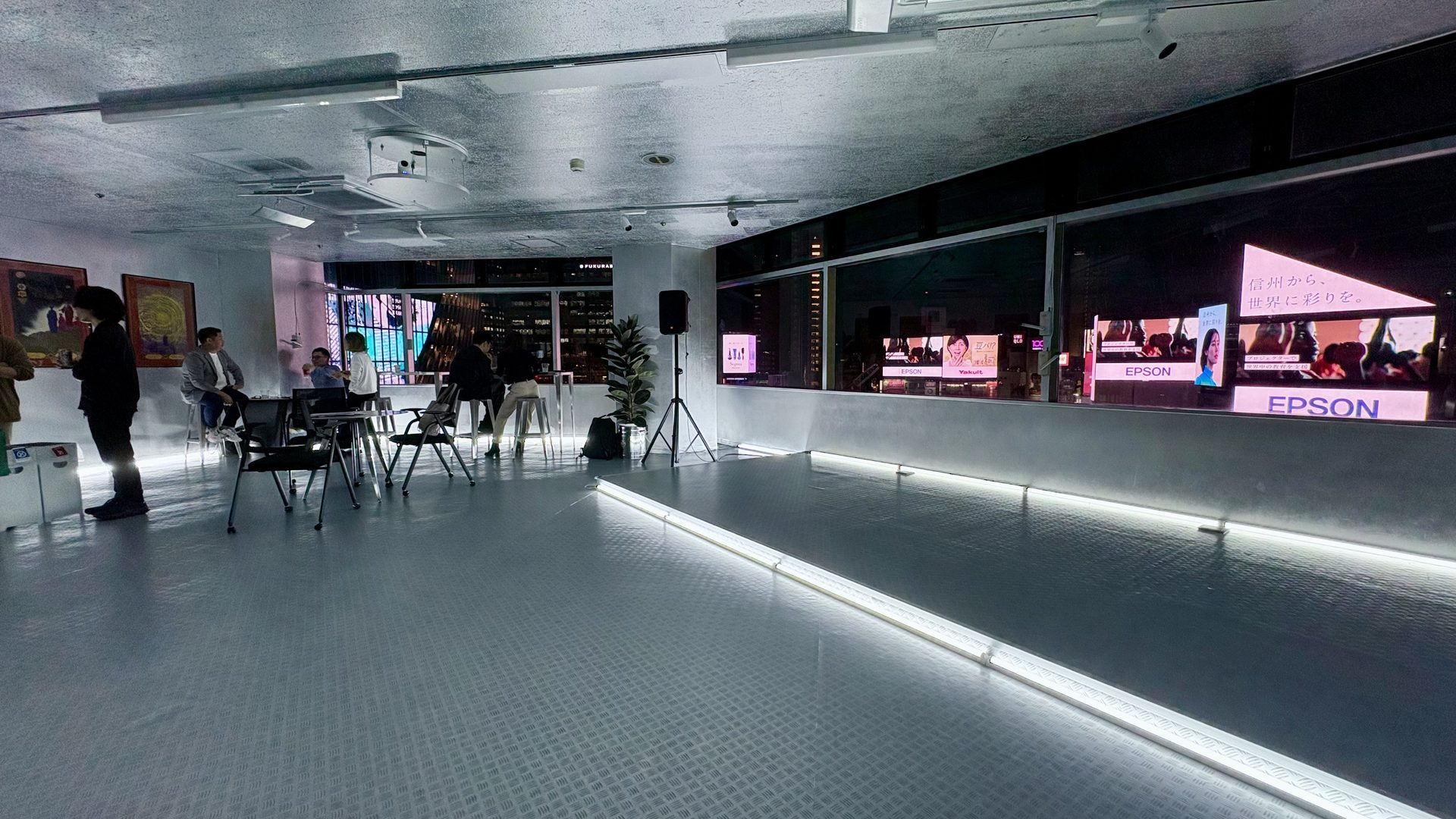 NeuroHub の館内